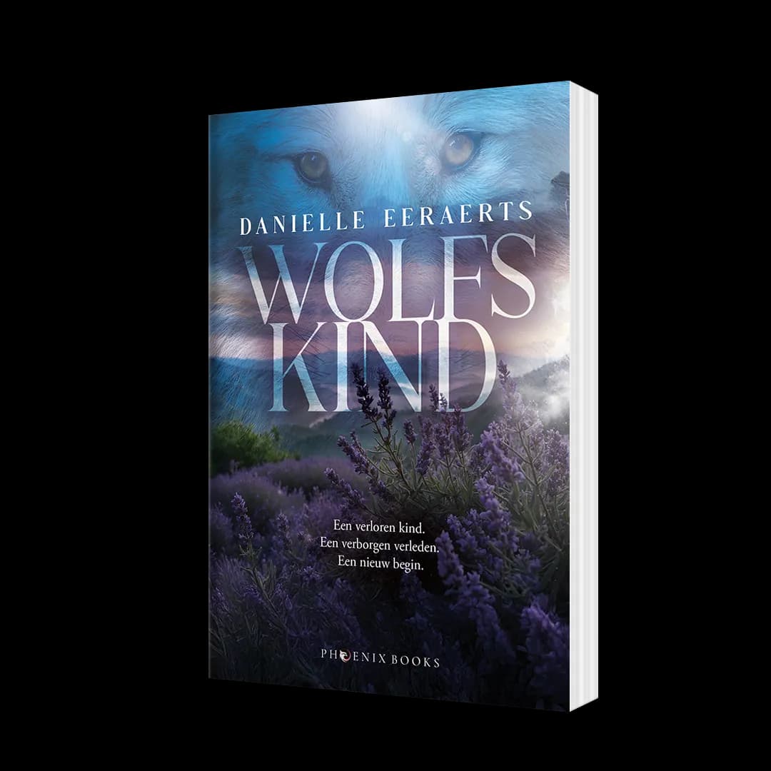 Book cover of "Wolfskind" by Danielle Eeraerts, featuring a wolf, lavender field, and tagline: "Een verloren kind. Een verborgen verleden. Een nieuw begin."