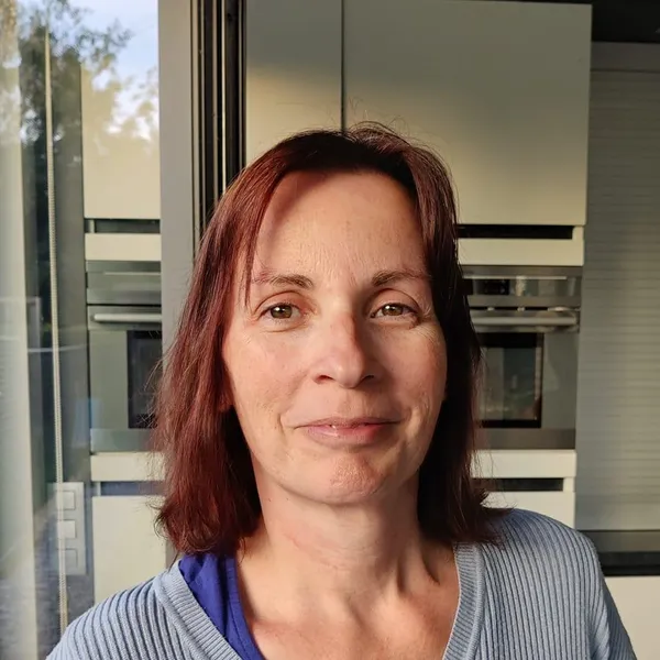 Sandra J Paul